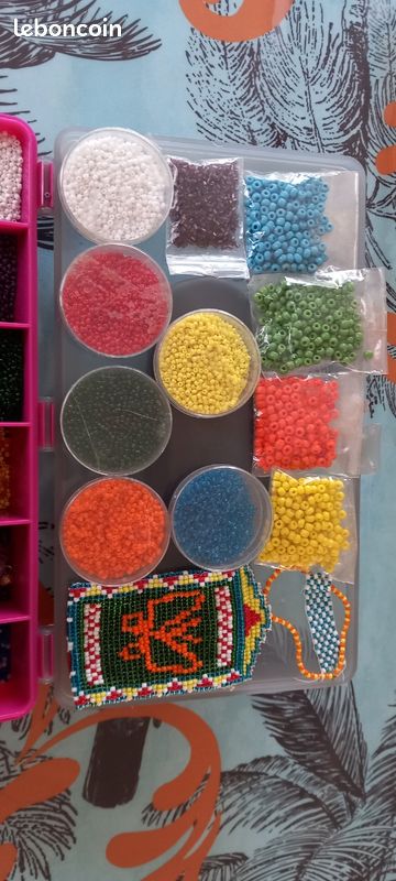 Lot De 600 Perles De Rocaille En Verre Multicolores - Sachet De 40g - Neuf Pour Créations