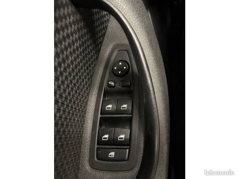 BMW X1 sDrive 18d 150 ch BVA8 Business Design (image 20)