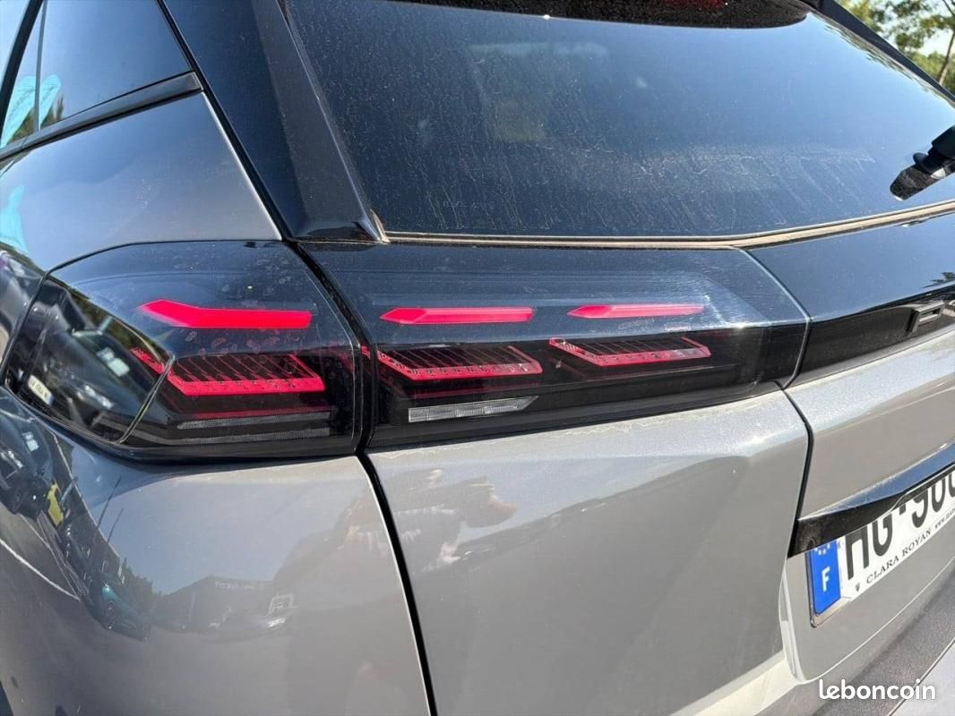 Peugeot 2008 Hybrid 145 e-DCS6 - Allure (image 17)
