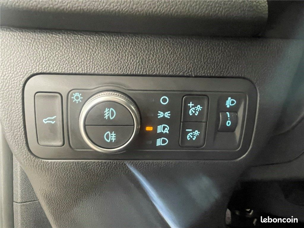 Ford Kuga III 2.5 DURATEC 190 CH FLEXIFUEL FHEV E85 POWERSHIFT ST-Line X (image 17)
