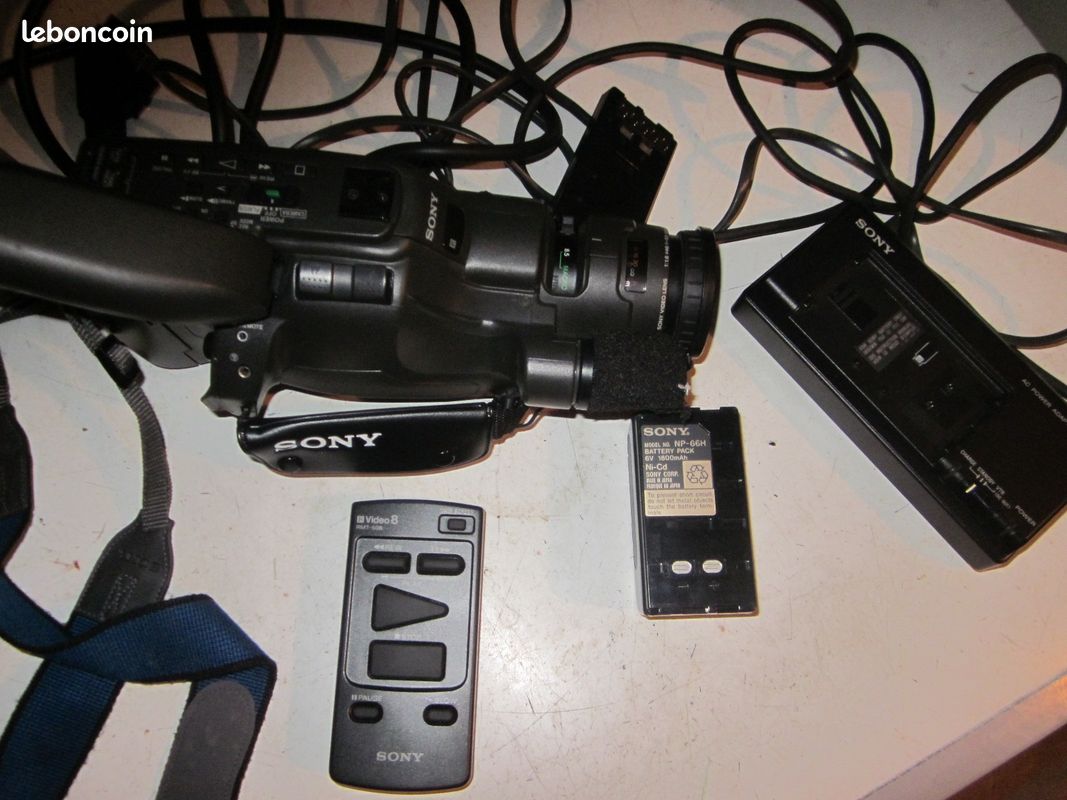 Caméscope de marque SONY - CCD AF de 1991 (image 1)