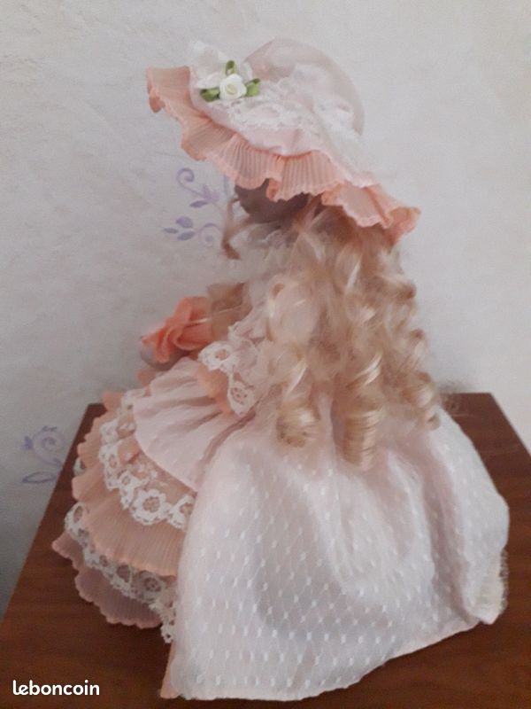 Poupée en porcelaine (image 7)