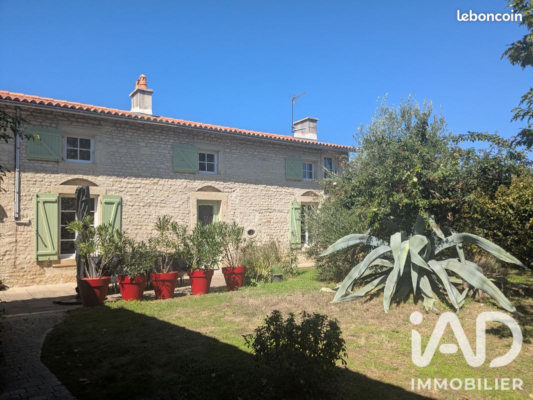 Maison 5 pièces 170 m² · à La Crèche · 170 m² · 299 500 €