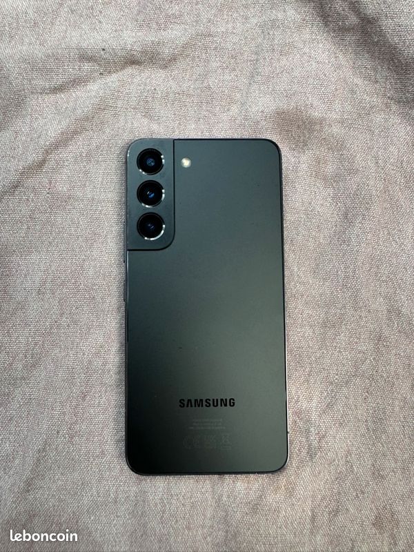 Samsung Galaxy S22 (image 1)