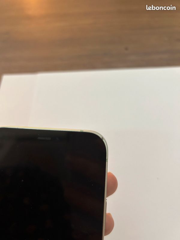 IPhone 12 très bon état (image 5)