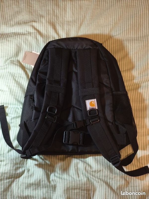 Sac a dos Carhartt.
Neuf acheté il y a une semaine jamais utilisé.
Les étiquettes sont toujours là (image 2)