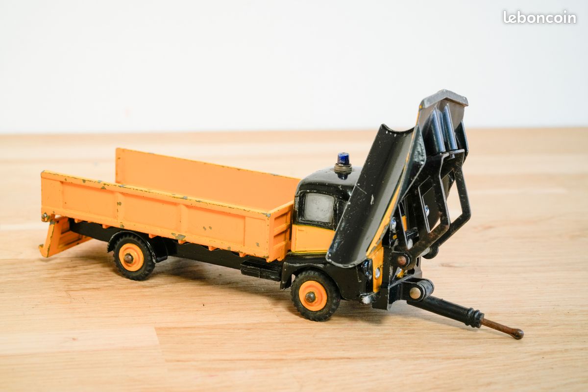 Dinky toys GB - Snow plough , chasse neige , bel état en boite ref 958
