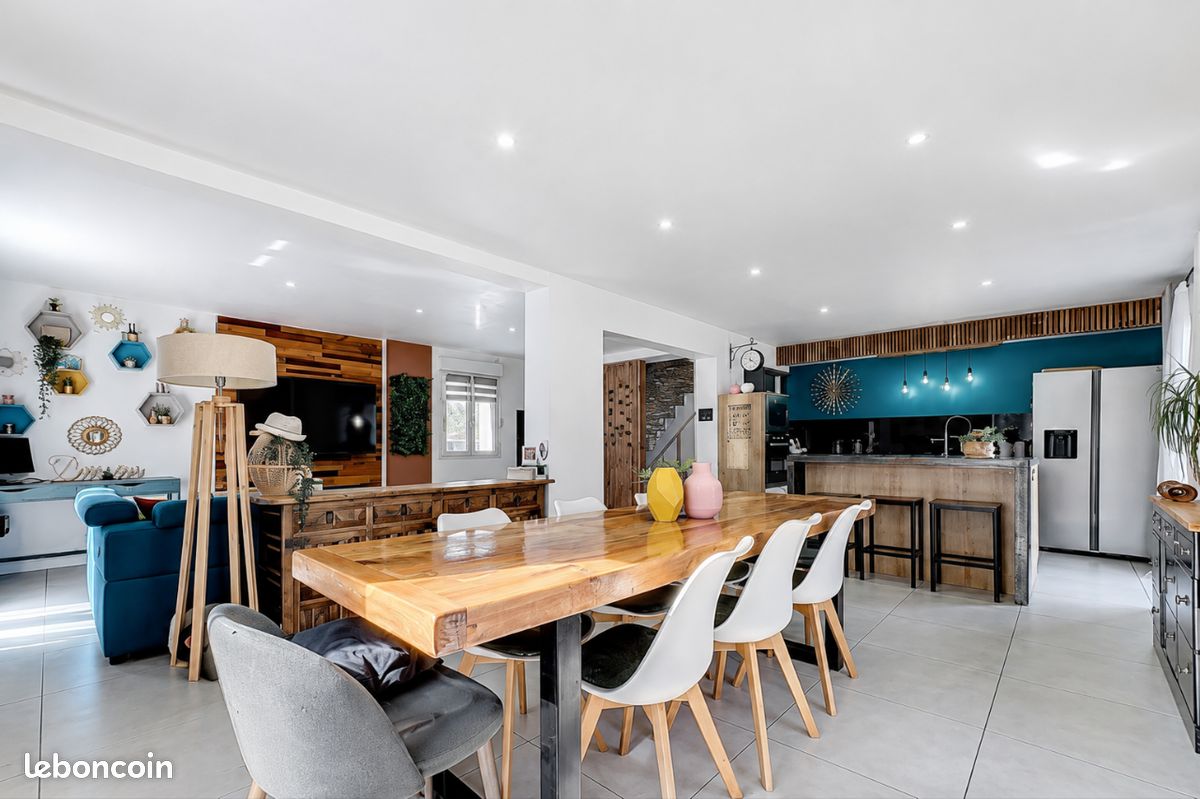 Maison 6 pièces 147 m² · à Beauvallon · 147 m² · 500 000 €