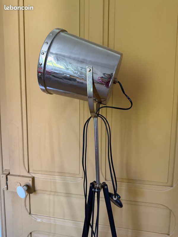 Lampadaire style industriel « Projecteur » – À restaurer / Décoration (image 1)