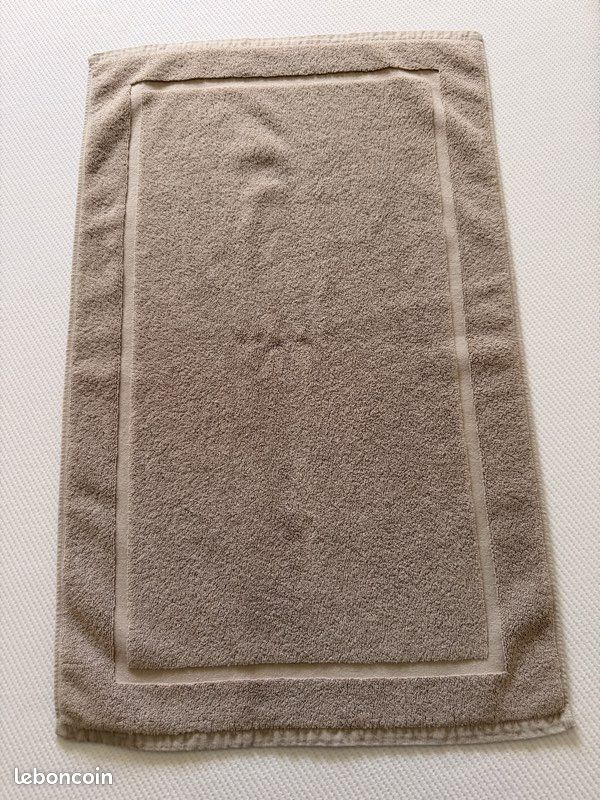 Tapis de bain beige (image 1)