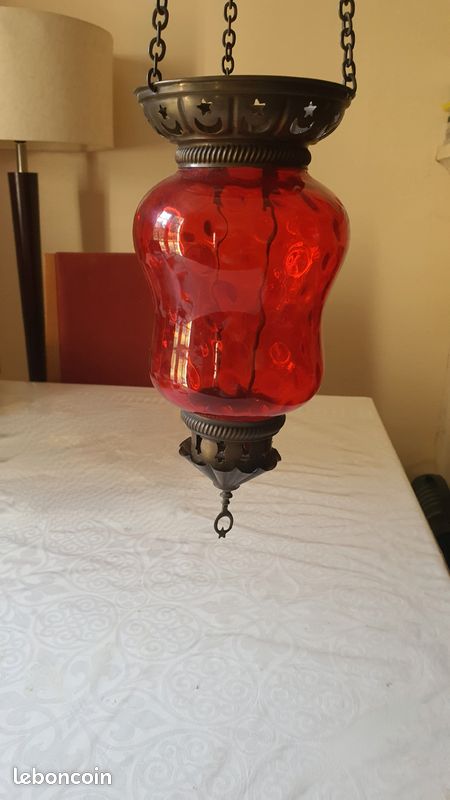 Suspension orientale (Turquie) en verre soufflé rouge et cuivre travaillé. Ambiance lumineuse unique. Peut servir d'enseigne lumineuse (image 1)