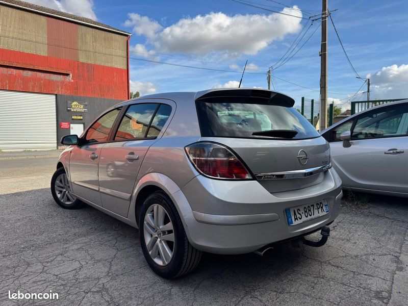 Opel astra 1.9 cdti 120 cv (image 4)