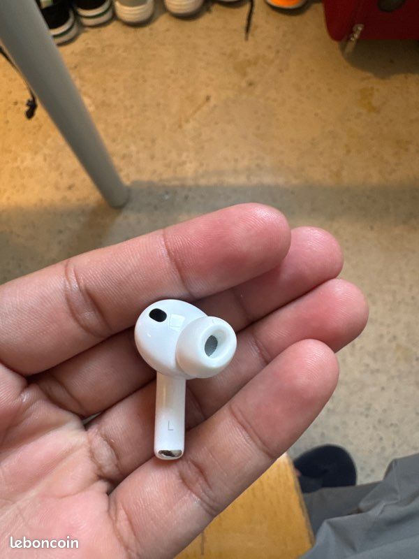AirPods Pro 3 – Like New – 2 Months Old (image 8)