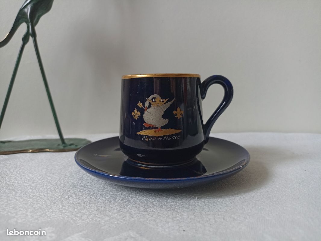 Tasse de collection en faïence (image 1)