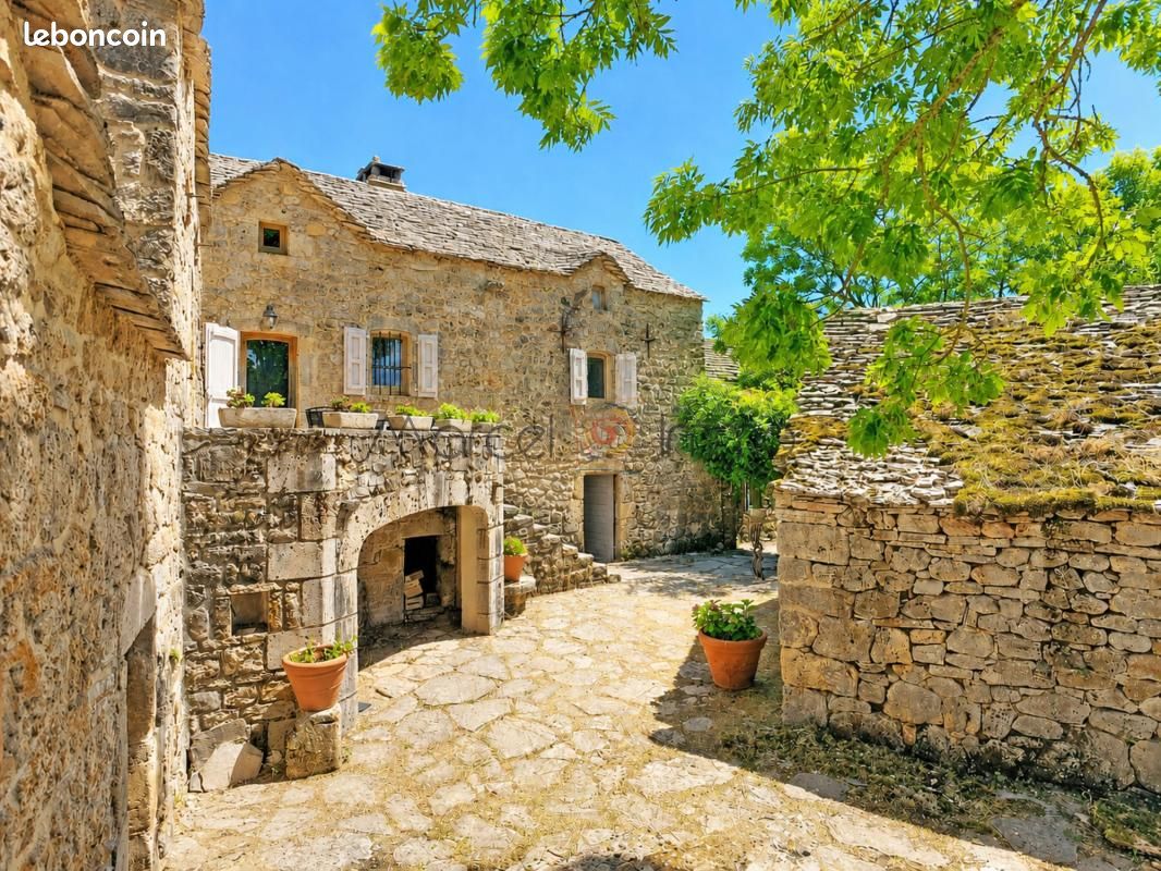 Maison 8 pièces 220 m² · à Hures-la-Parade · 220 m² · 469 000 €