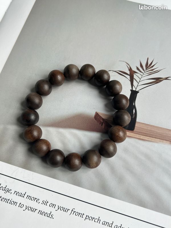 Un bracelet en bois parfumé (image 2)