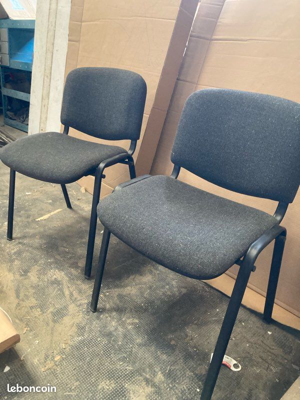 Lot 2 chaises de conference (image 1)