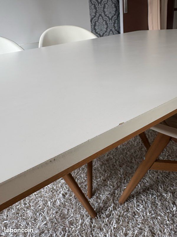 Table (image 3)