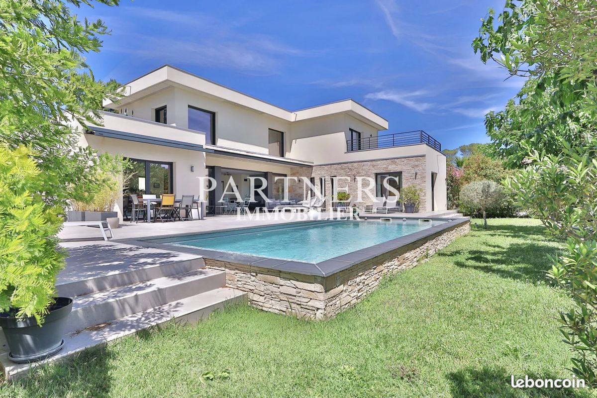 Maison 6 pièces 234 m² · à Aix-en-Provence · 234 m² · 1 590 000 €