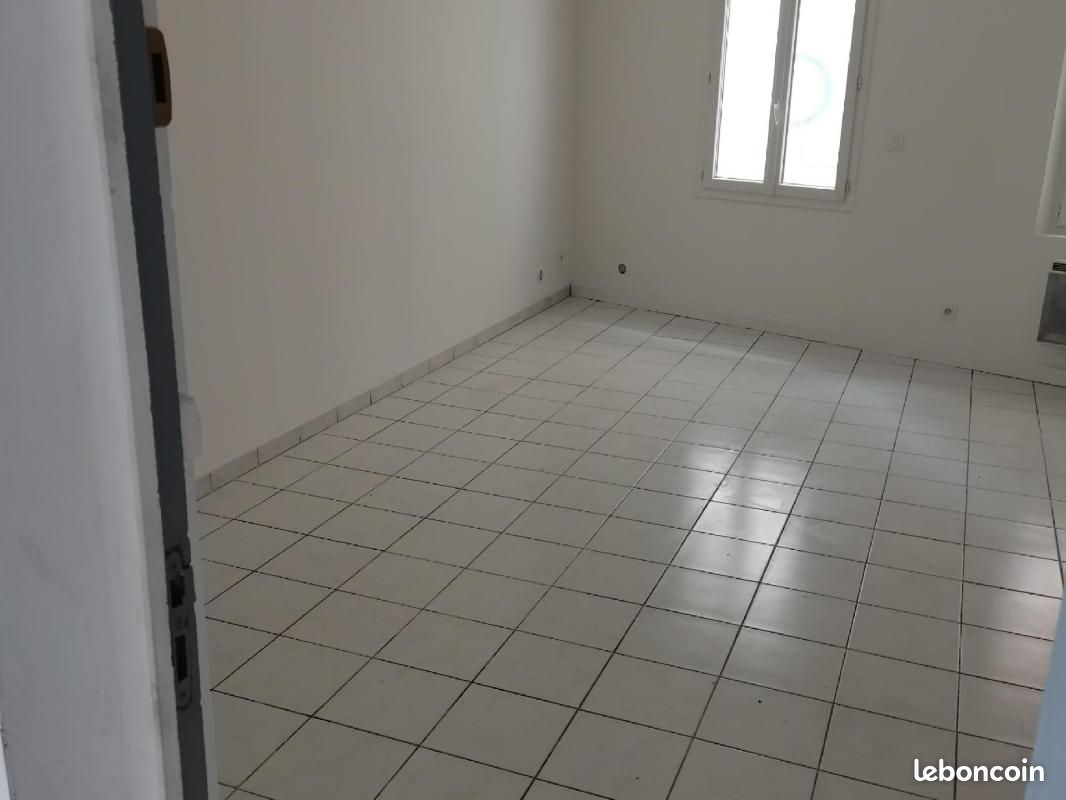 Appartement 1 pièce 28 m² · à Eyguières · 28 m² · 445 €