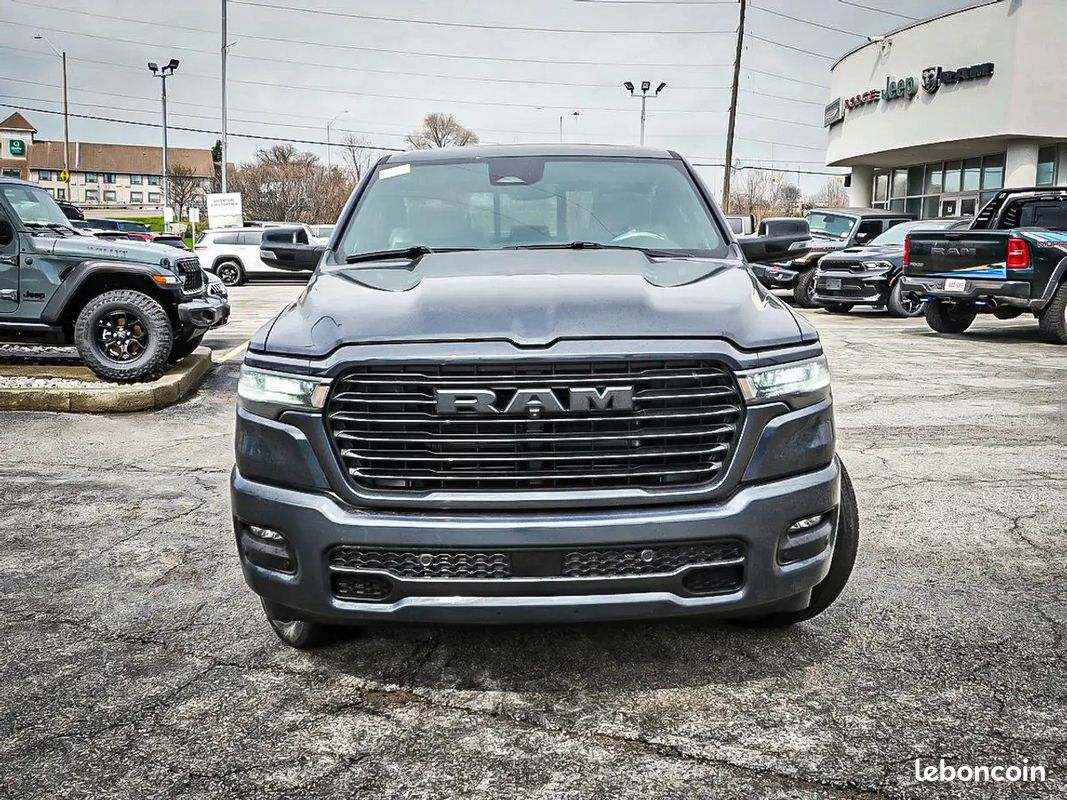 Dodge RAM 1500 Sport 5.7 HEMI V8 4x4 – Toit Pano – Forged Blue – NEUF 2026 - TVA (image 2)