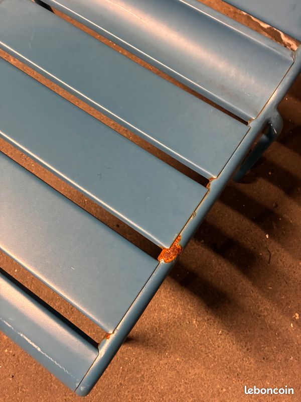 Chaise bleue (image 4)