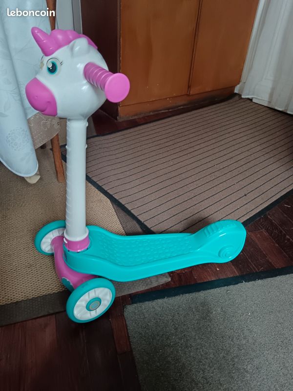 Clementoni Trotinette Licorne – Réglable En Hauteur, Roues Caoutchouc, Design Unique – Made In Italy – Dès 2 Ans – Rose