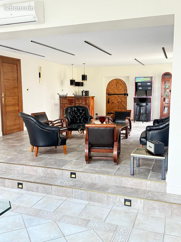 Maison 9 pièces 286 m² · à Reyrieux · 286 m² · 749 000 €