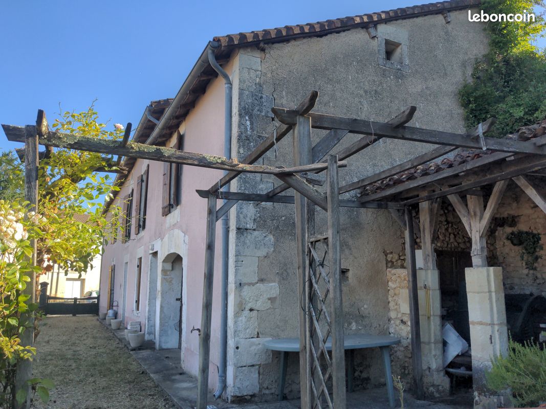 Maison 9 pièces 206 m² · à Villamblard · 206 m² · 137 800 €