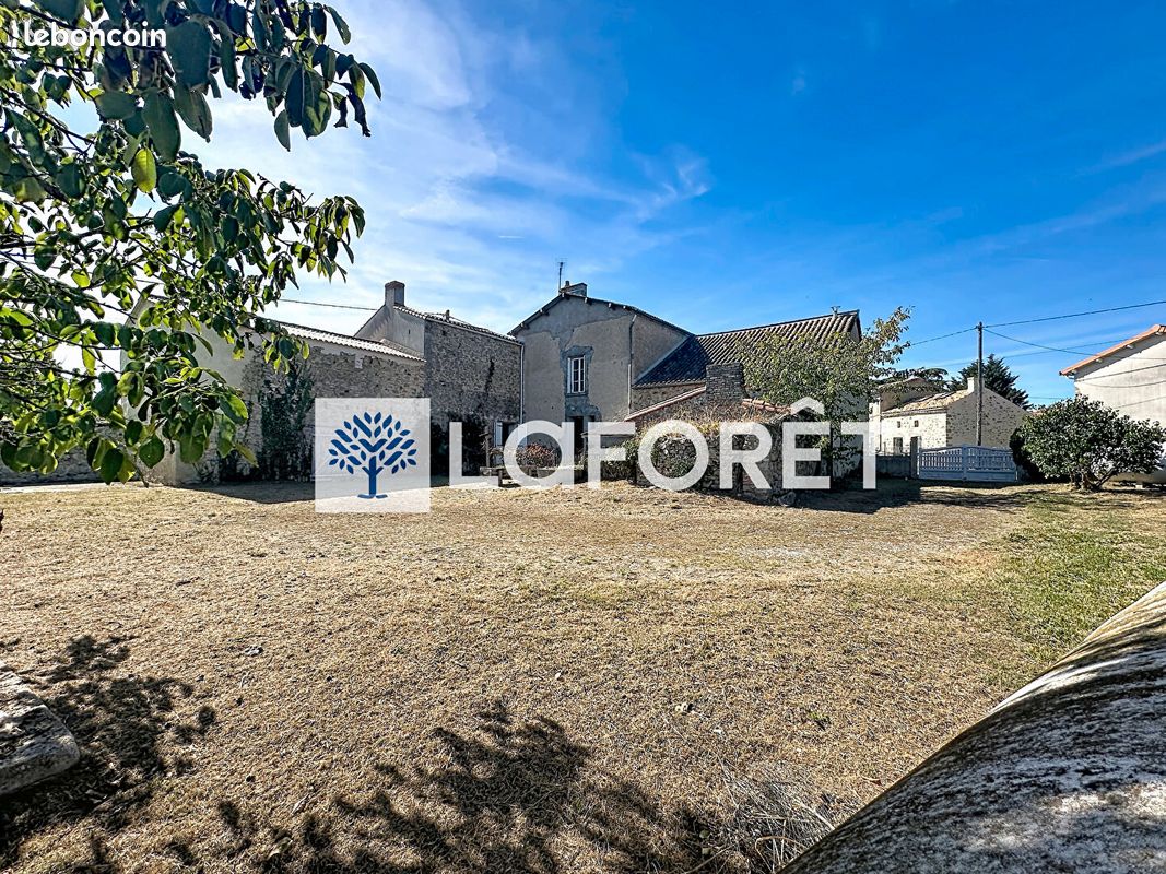 Maison 8 pièces 179 m² · à Louin · 179 m² · 67 340 €