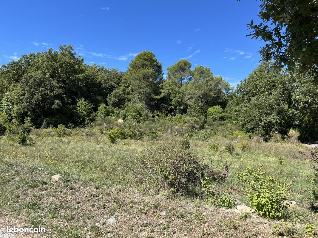 Terrain 1 000 m² La Roquebrussanne · 140 000 €