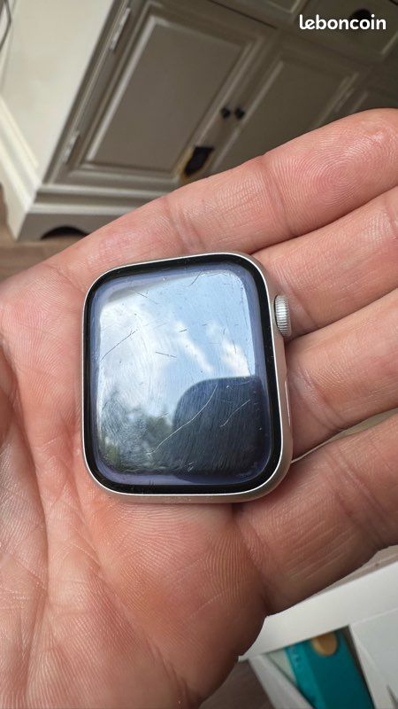 Apple Watch 7 45mm (image 2)