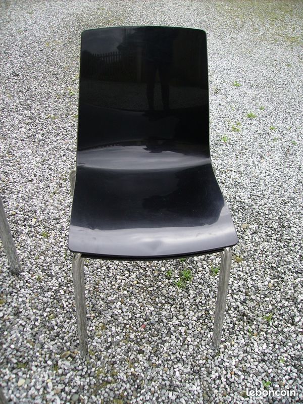Table + 2 Chaises (image 2)