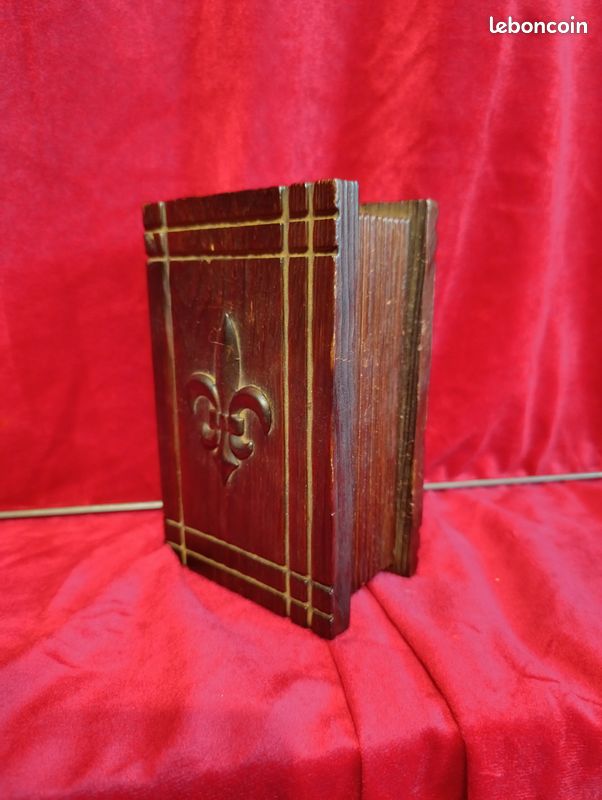 Boîte Décorative en Bois Sculpté Style Livre Ancien - Fleur de Lys (image 8)