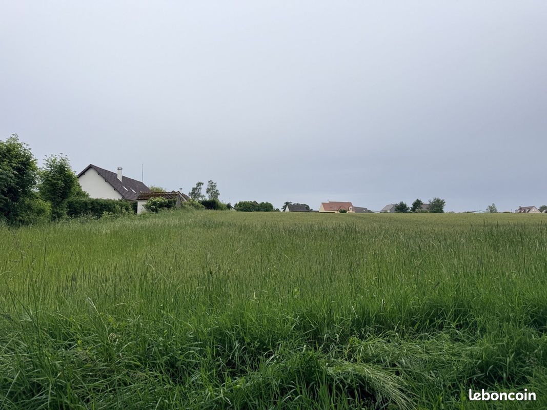 Terrain 3347 m² · à Charbuy · 3 347 m² · 45 000 €