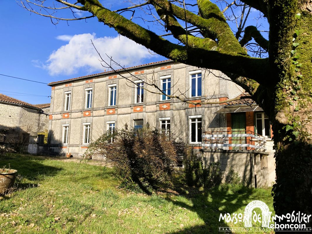 Maison 7 pièces 285 m² · à Segonzac · 285 m² · 376 200 €