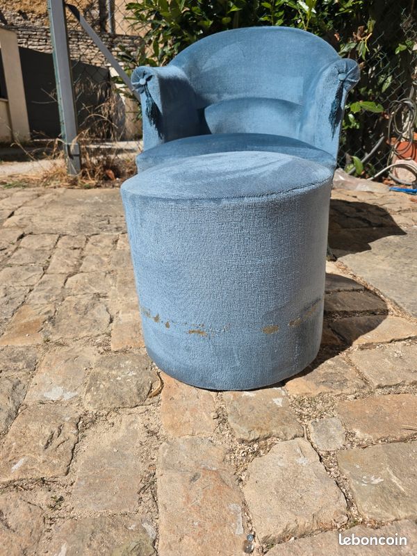 Fauteuil crapaud ancien + pouf assorti - velours bleu à franges (image 2)