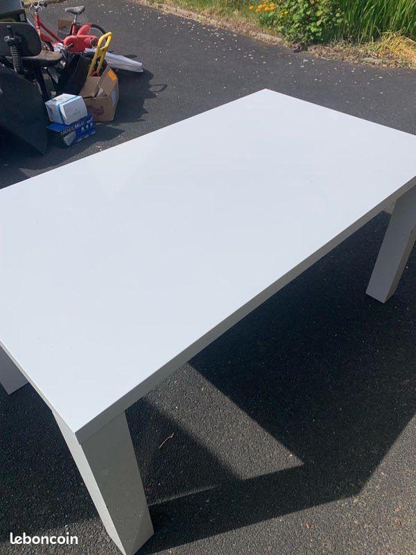 Table à manger blanc laqué (image 1)