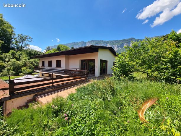 Maison 6 pièces 230 m²