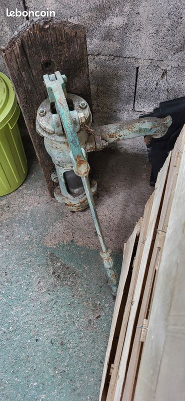 Pompe à bras (image 1)