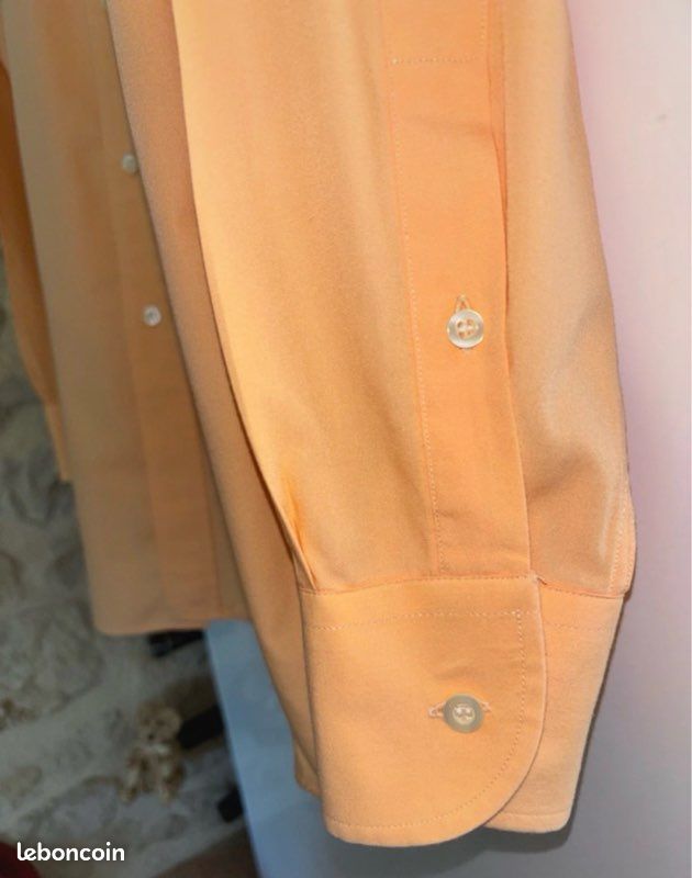 Vendus Pierre Cardin, très jolie chemise XL • Neuf sans étiquette • Pierre Cardin Inclut la Protection ache dans ton porte-monnaie pour tes achats Description Quasi neuve, (image 5)