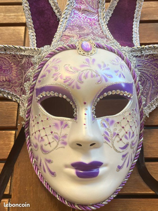 Masque Vénitien Femme Violet à LED - 3 Vitesses, Piles Fournies, Bonne Tenue