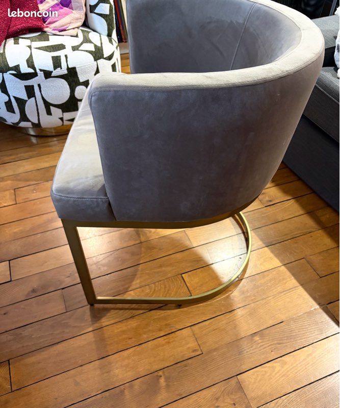 Fauteuil velours gris pied métal doré design (image 2)