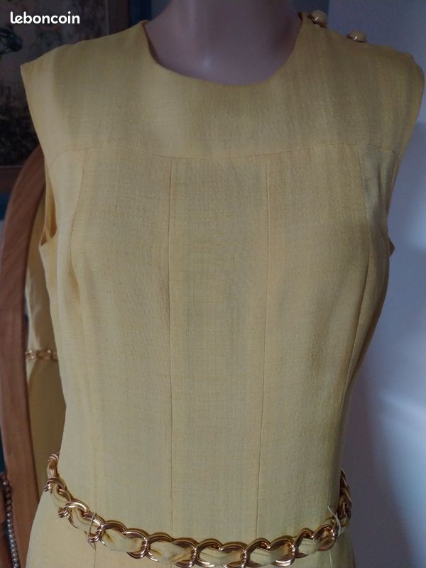 Dernière baisse de prix Vintage . Superbe robe jaune doublée, plis plats à partir de la taille (image 2)