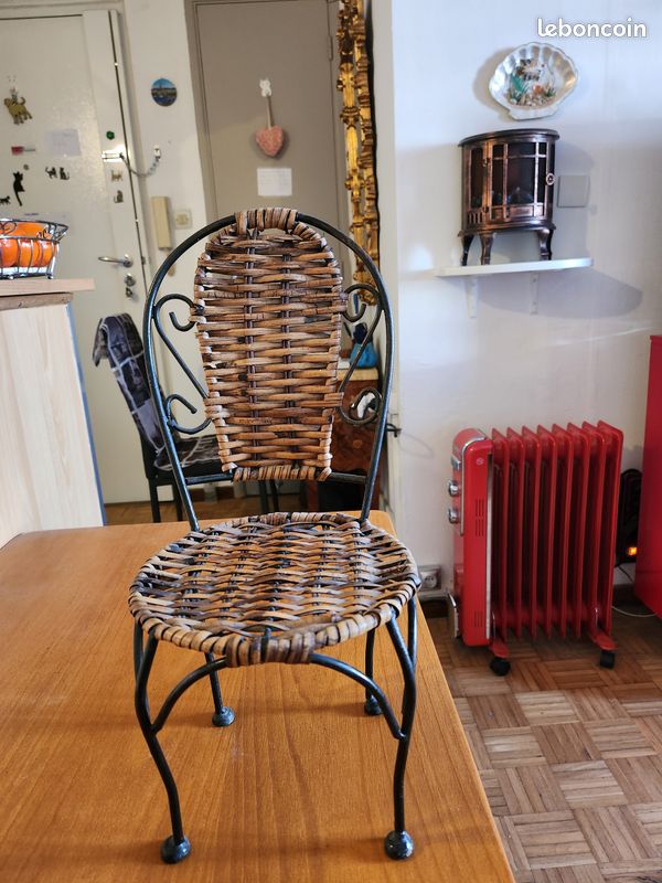 Belle Chaise en fer forgé pour décorer (image 1)