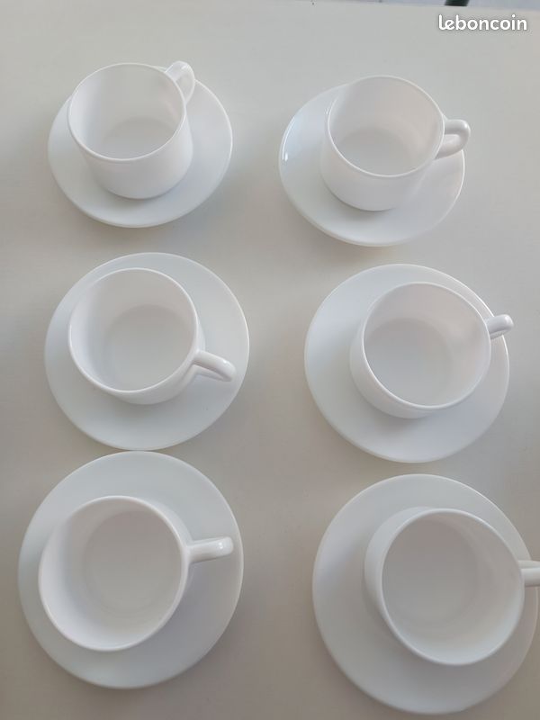 Set de 6 tasses et sous-tasses octogonales Arcopal blanche et noire