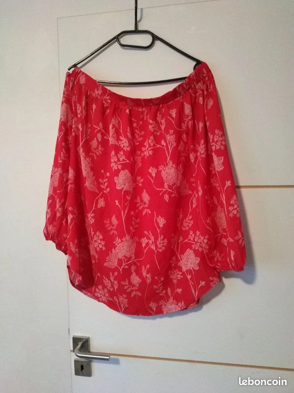 Blouse rouge à motif blancs épaules dénudées taille38 (image 3)