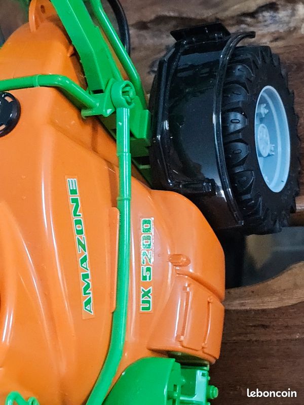 Bruder Pulvérisateur Amazone UX 5200 - Accessoire agricole