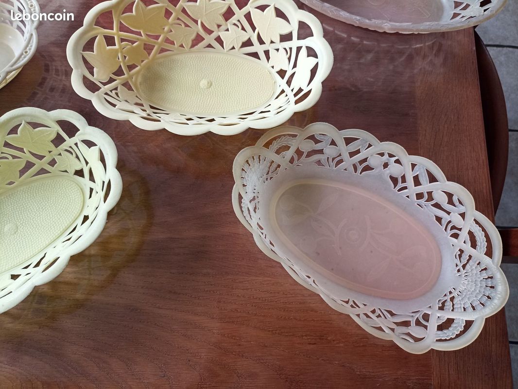 Corbeilles plastique vintage x 7 (image 6)