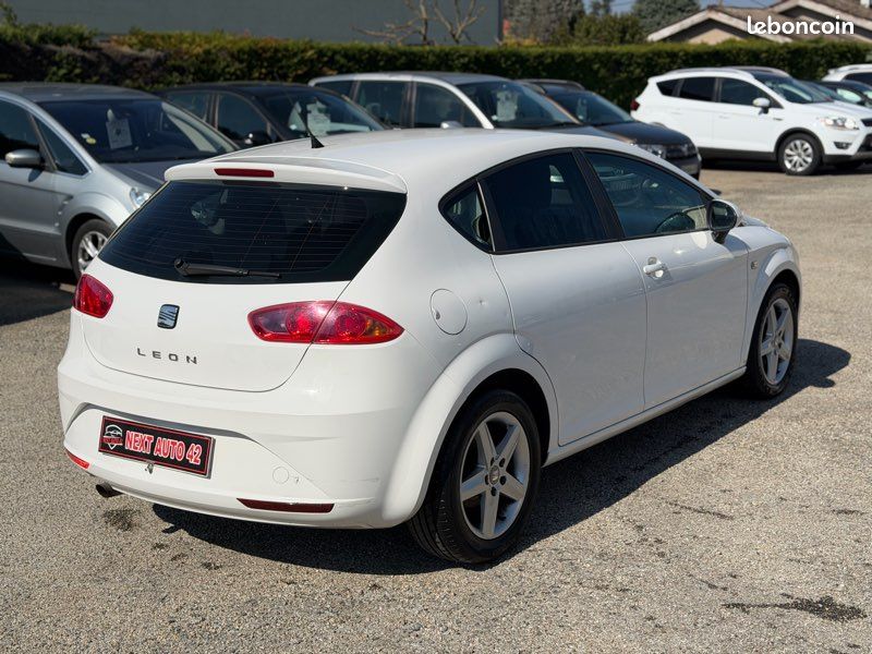 SEAT Leon II (1P1) Phase 2 1.6 TDi CR 16V 105 cv Référence (image 3)